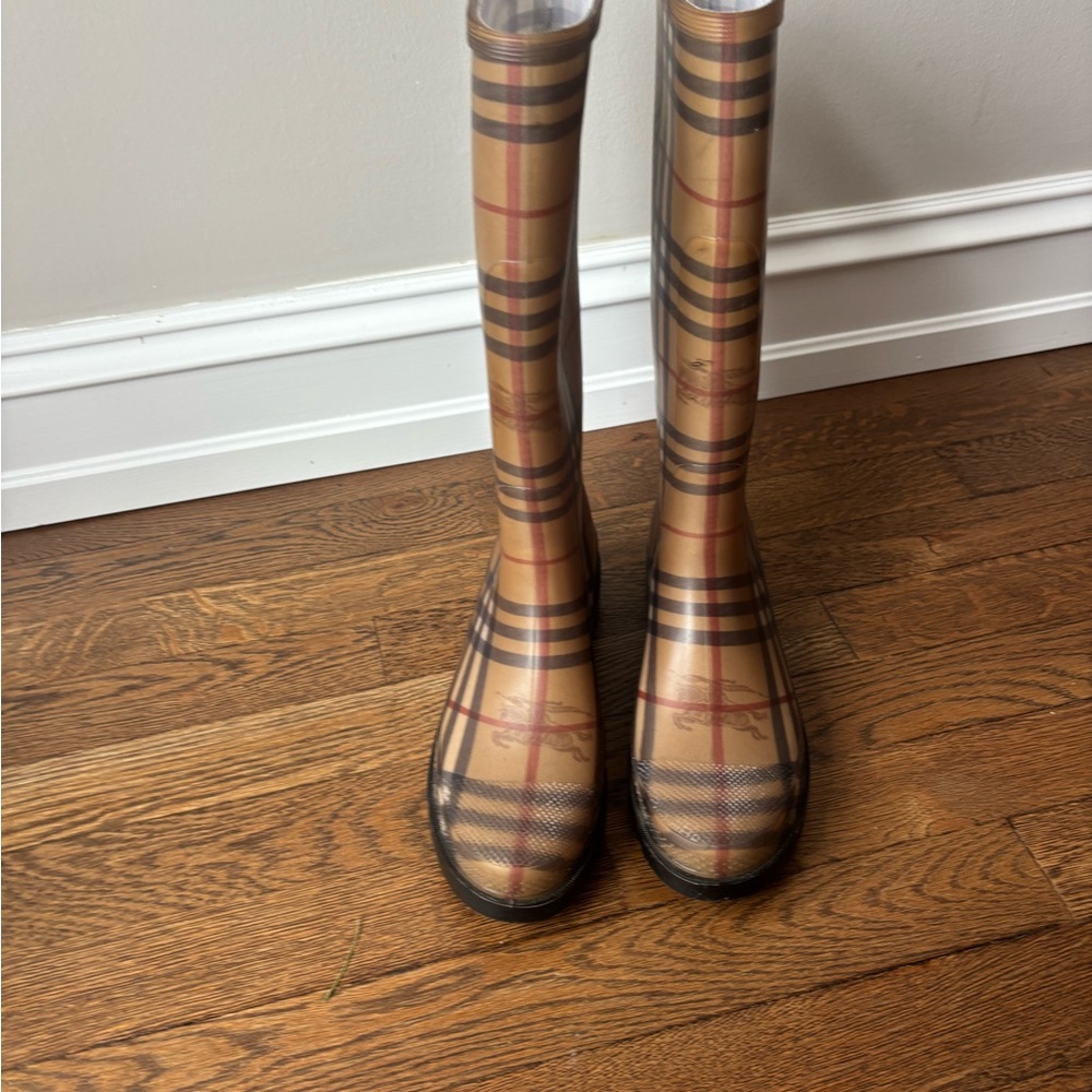Classic Burberry Rain Boots - Picture 2 of 9